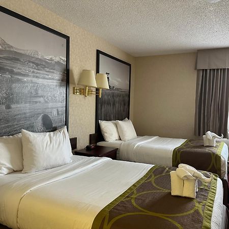 Super 8 By Wyndham Lethbridge Hotel Exterior photo