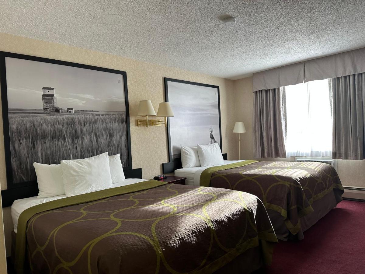 Super 8 By Wyndham Lethbridge Hotel Exterior photo