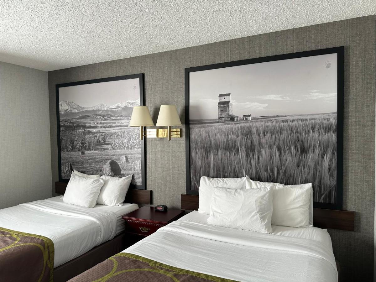 Super 8 By Wyndham Lethbridge Hotel Exterior photo