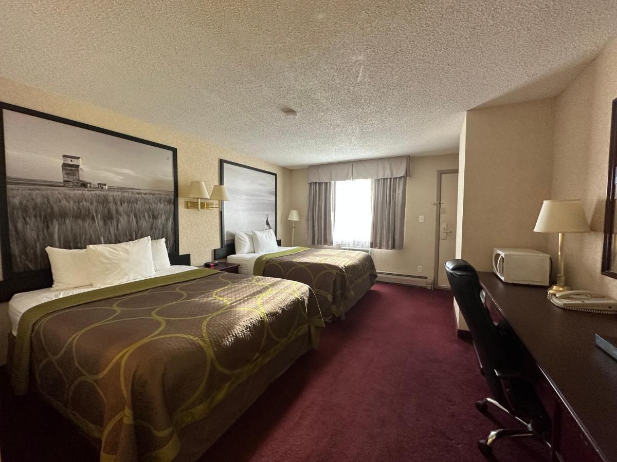 Super 8 By Wyndham Lethbridge Hotel Exterior photo