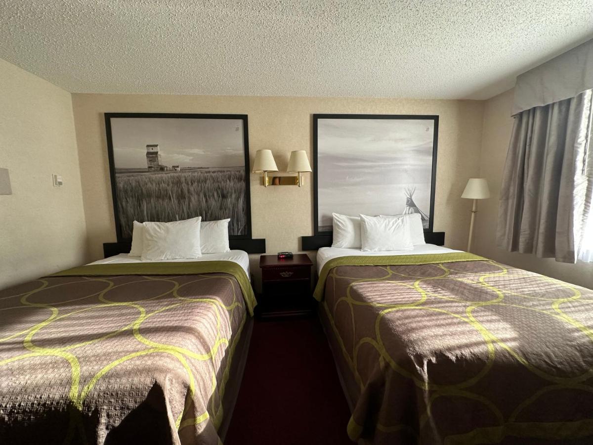 Super 8 By Wyndham Lethbridge Hotel Exterior photo