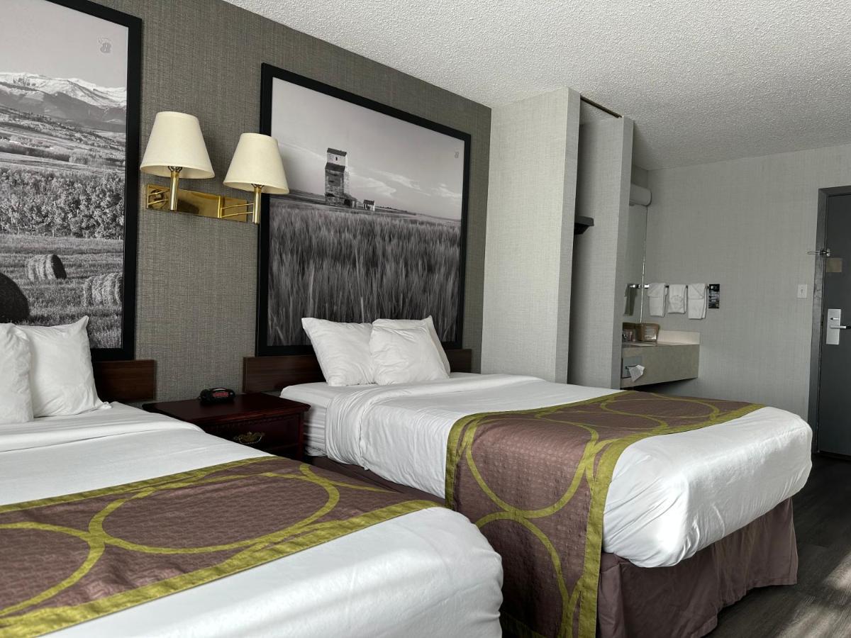 Super 8 By Wyndham Lethbridge Hotel Exterior photo