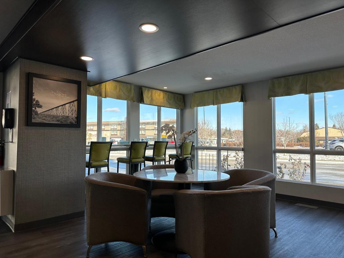 Super 8 By Wyndham Lethbridge Hotel Exterior photo