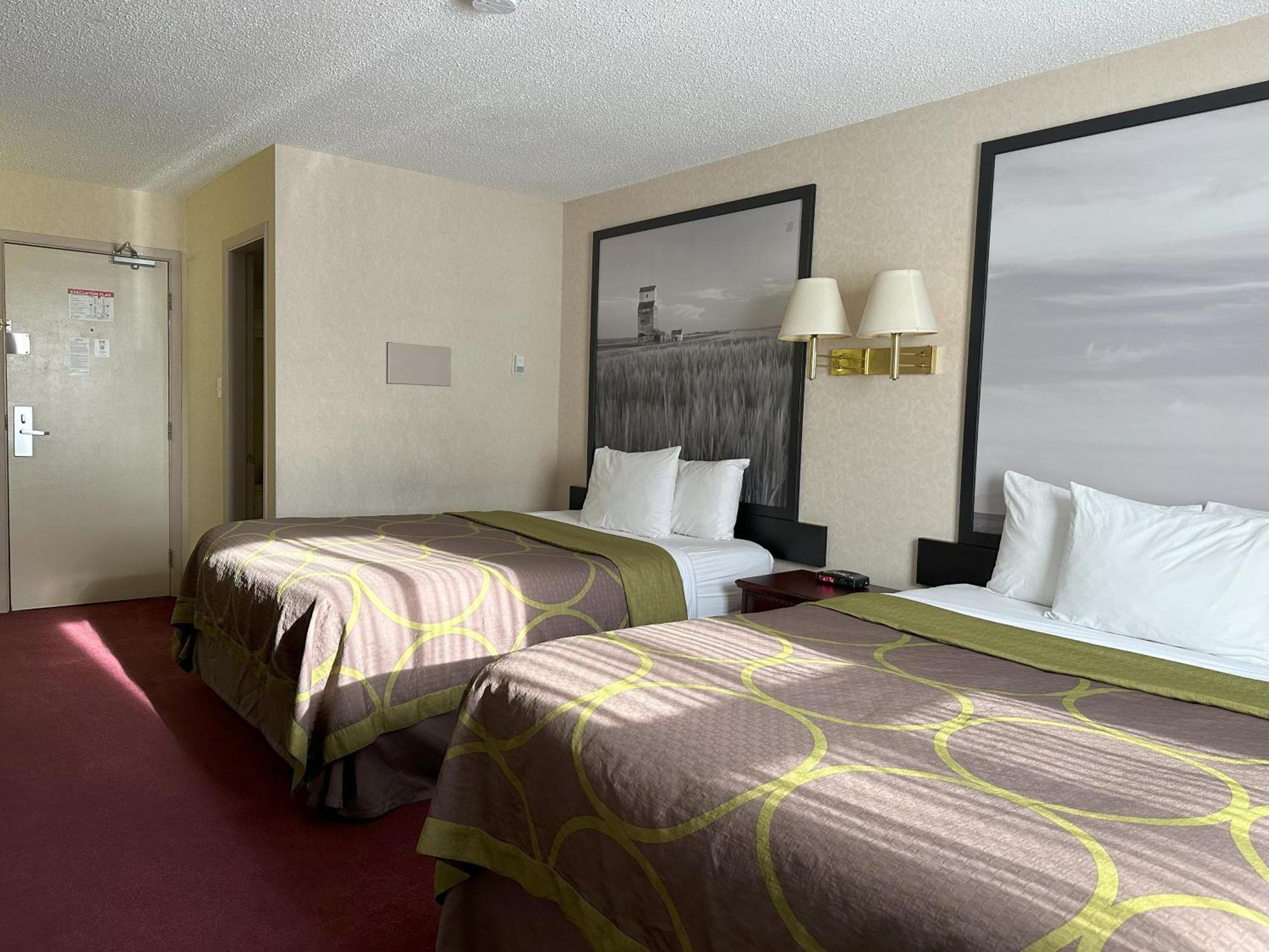 Super 8 By Wyndham Lethbridge Hotel Exterior photo