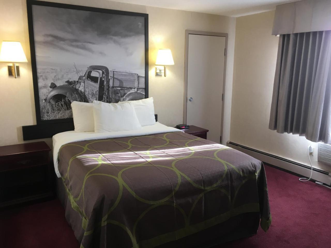 Super 8 By Wyndham Lethbridge Hotel Exterior photo